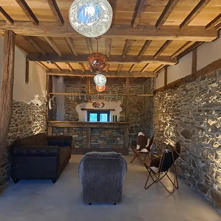 Les 3 Pierres Casa de Férias Houffalize